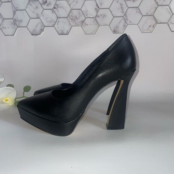 GORGEOUS!!❤️🔥❤️Carrano Sleek & Sexy Black Flared Heels - Picture 4 of 14